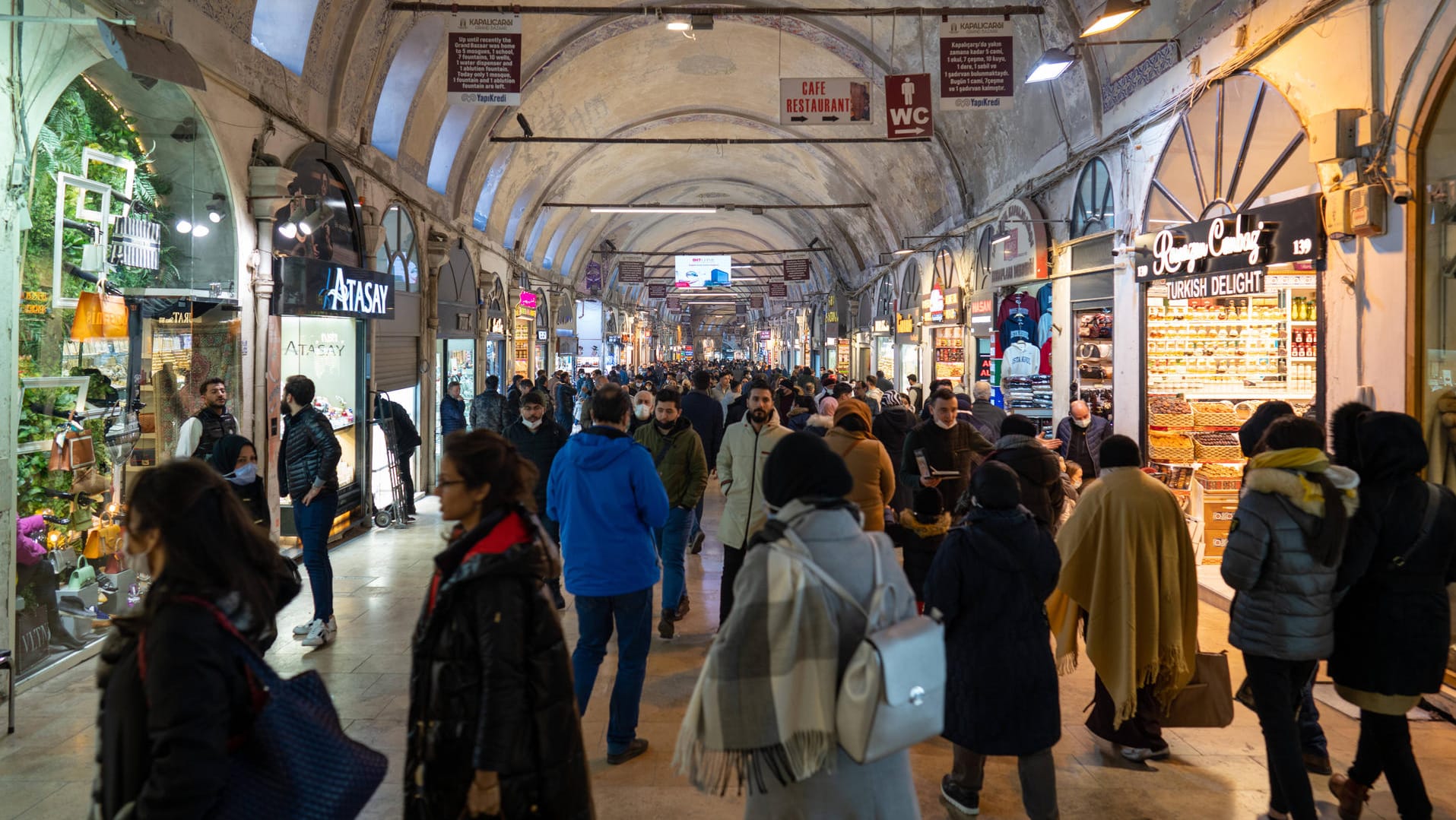 Basar in Istanbul: Die Lirakrise bestimmt aktuell den Alltag vieler Türkinnen und Türken.