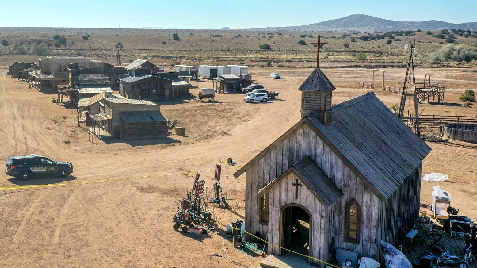 Oktober 2021: Blick auf die das Set von "Rust" in Santa Fe, New Mexico