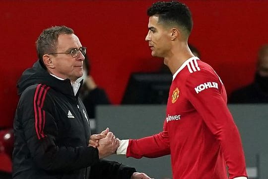 Bricht eine Lanze für ManUnited-Coach Ralf Rangnick (l): Cristiano Ronaldo.