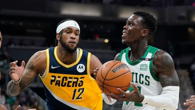 Steuerte 23 Punkte zum Celtics-Sieg gegen die Indiana Pacers bei: Dennis Schröder (r). Steuerte 23 Punkte zum Celtics-Sieg gegen die Indiana Pacers bei: Dennis Schröder (r).