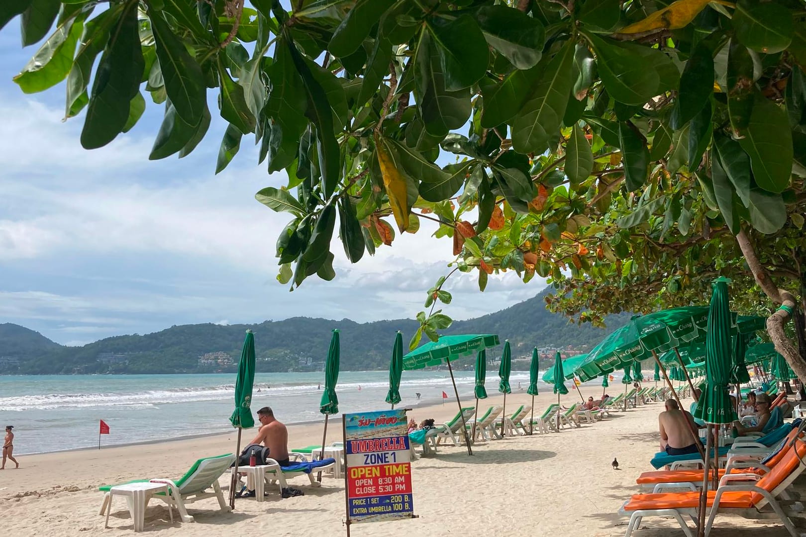 Patong Beach: Thailands größte Insel Phuket lockt weiterhin zahlreiche Touristen an.