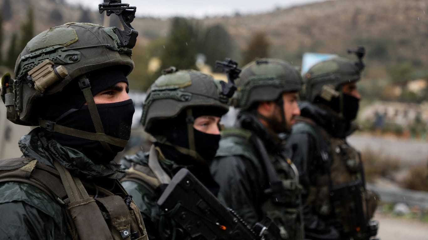 Soldaten der israelischen Armee (Archivbild): Im Jordantal sind zwei Offiziere erschossen worden.