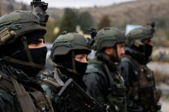 Soldaten der israelischen Armee (Archivbild): Im Jordantal sind zwei Offiziere erschossen worden.