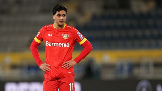 Bayer Leverkusens Nadiem Amiri steht vor einem Wechsel zum CFC Genua. Bayer Leverkusens Nadiem Amiri steht vor einem Wechsel zum CFC Genua.