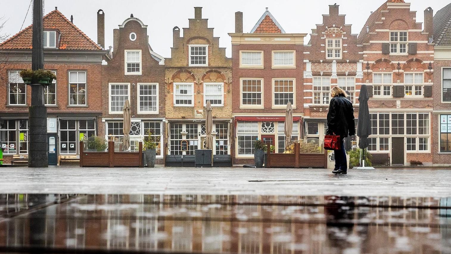 Leere Einkaufsstraße in Dodrecht: Die Niederlande haben als einziges EU-Land einen harten Lockdown.