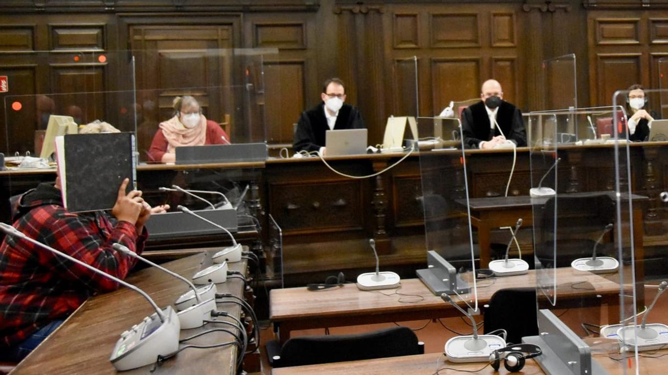 Ein Blick in den Gerichtssaal am Verhandlungstag: Der ehemalige Arbeitgeber des Angeklagten wurde vernommen.