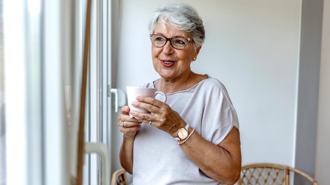 Ältere Frau (Symbolbild): Rentner können sich auf ein sattes Rentenplus einstellen.