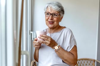 Ältere Frau (Symbolbild): Rentner können sich auf ein sattes Rentenplus einstellen.