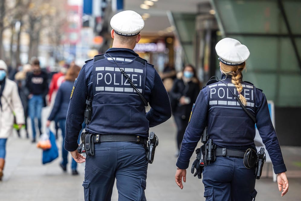 Polizeistreife in Baden-Württemberg (Symbolbild): Die Opposition geht davon aus, dass es sich bei den Fällen nur um die Spitze des Eisbergs handelt.