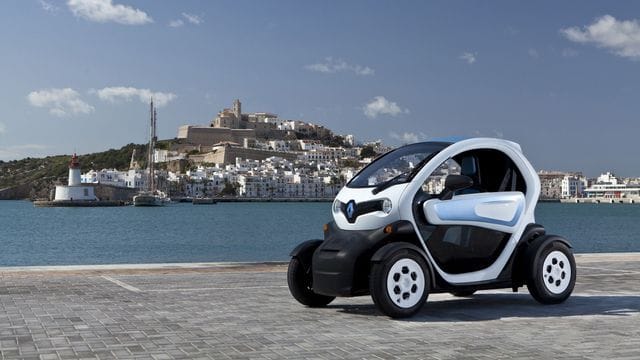 Vier Räder und ein Dach über den Kopf: Fahrzeuge wie der Twizy von Renault üben sich in Minimalismus.