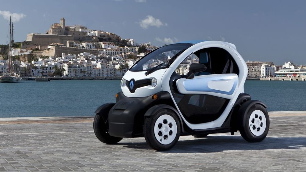 Vier Räder und ein Dach über den Kopf: Fahrzeuge wie der Twizy von Renault üben sich in Minimalismus.