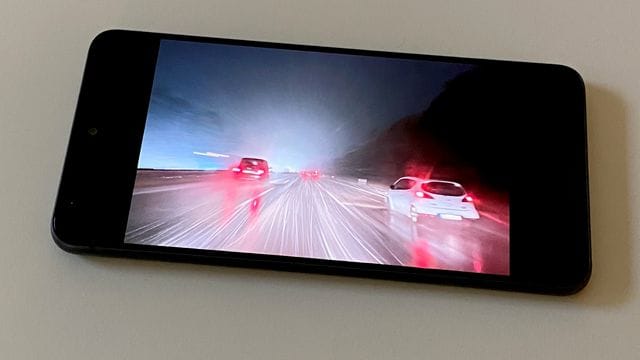 Schön hell, schöne Farben und bis zu 120 Hertz Bildwiederholfrequenz bringt das AMOLED-Display des Galaxy S21 FE 5G zustande.