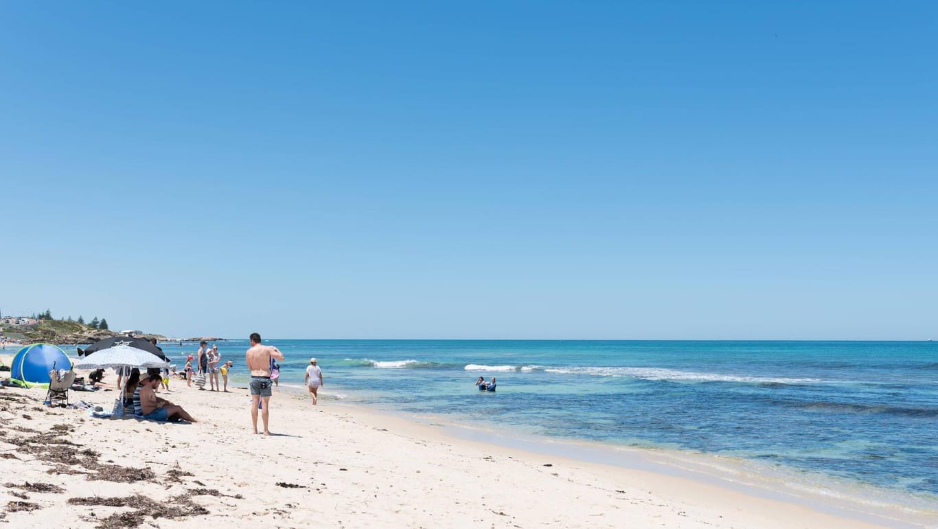 Strand an der westlichen Küste Australiens: Dort werden derzeit hohe Temperaturen gemessen.