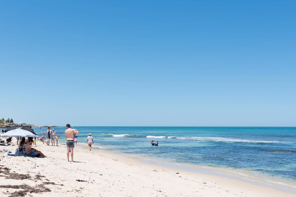 Strand an der westlichen Küste Australiens: Dort werden derzeit hohe Temperaturen gemessen.