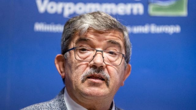 Lorenz Caffier war nach Bekanntwerden der Pistolen-Affäre 2020 als Innenminister von Mecklenburg-Vorpommern zurückgetreten.