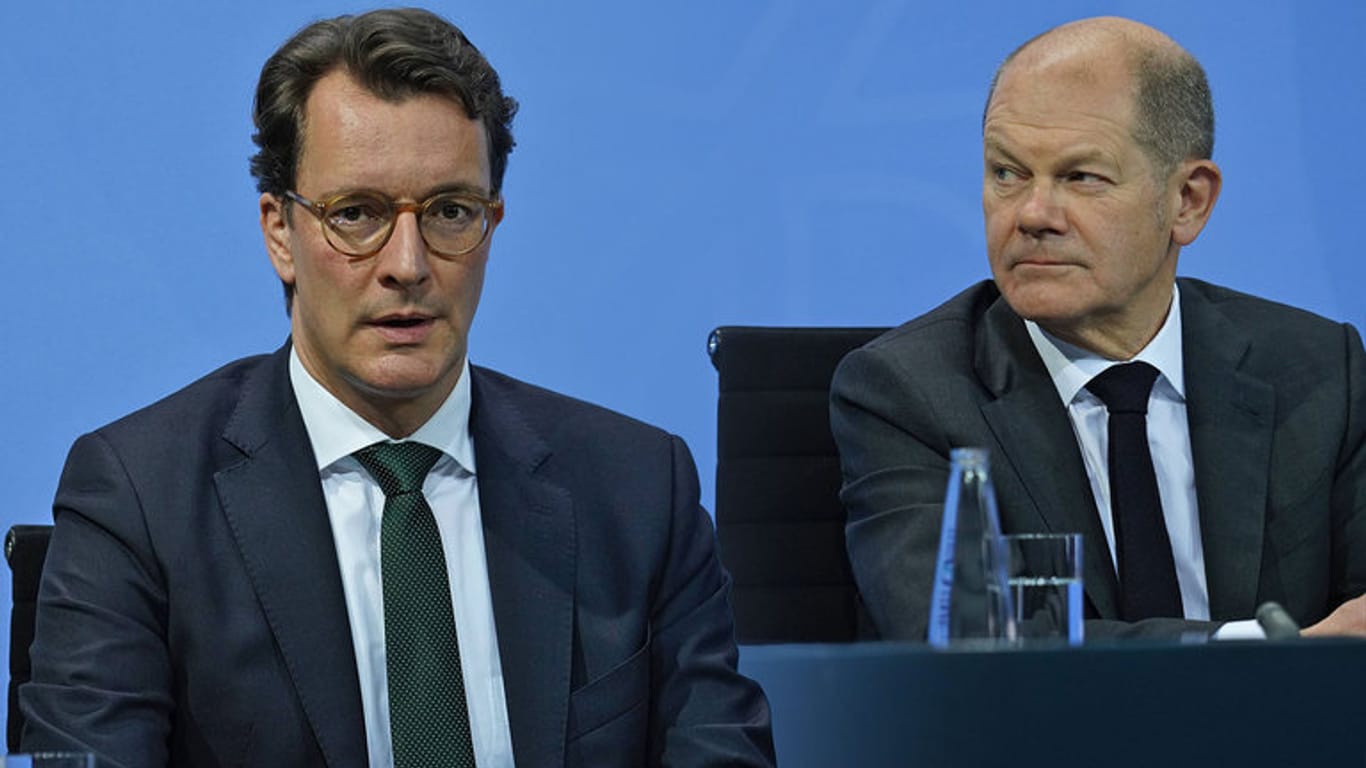 Hendrik Wüst und Olaf Scholz: Die beiden Politiker sind sich derzeit offenbar nicht einig.