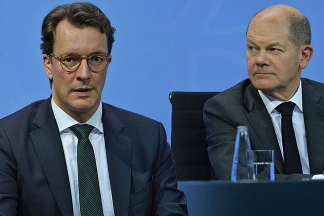 Hendrik Wüst und Olaf Scholz: Die beiden Politiker sind sich derzeit offenbar nicht einig.