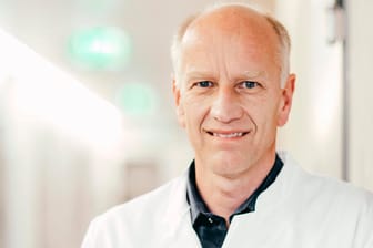 Der Essener Chefvirologe Professor Ulf Dittmer: Er sieht kaum noch Möglichkeiten für gefährlichere Mutationen des Coronavirus.