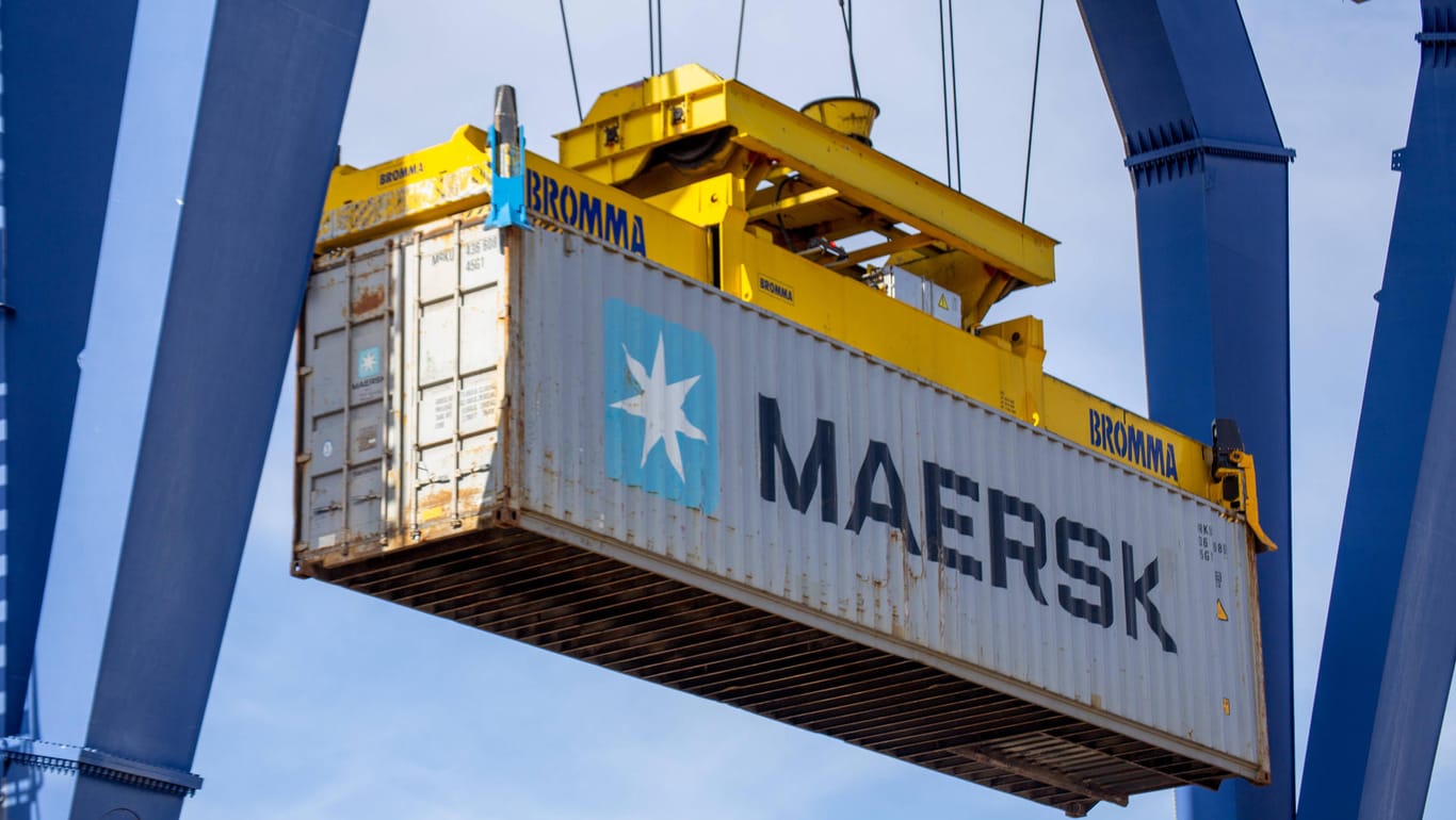 Ein Container von Maersk (Symbolbild): Die Reederei profitiert von den hohen Preisen für Container auf dem Weltmarkt.