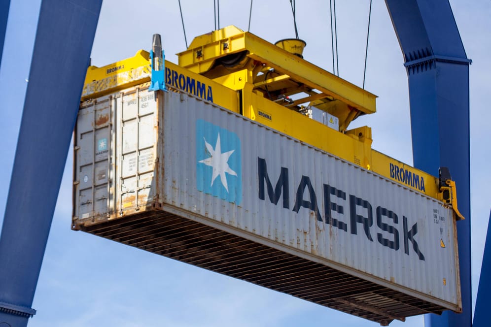 Ein Container von Maersk (Symbolbild): Die Reederei profitiert von den hohen Preisen für Container auf dem Weltmarkt.
