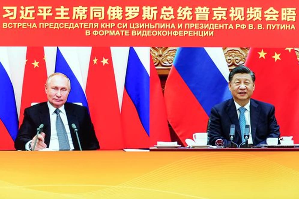 Im Dezember hatten Xi Jinping (r) und Wladimir Putin per Videokonferenz miteinander gesprochen.