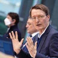 Gesundheitsminister Karl Lauterbach: Der SPD-Politiker ordnete eine Priorisierung bei den PCR-Tests an.