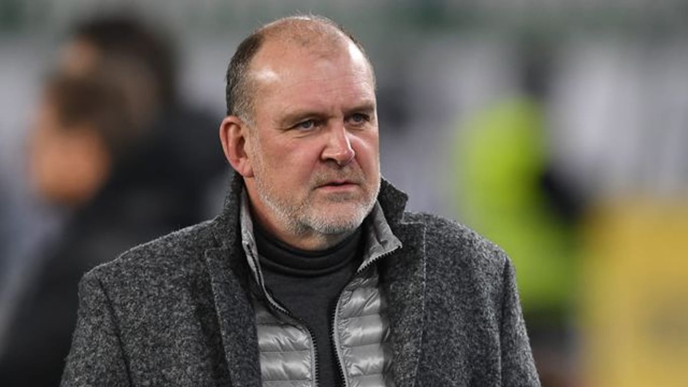 Stärkt Wolfsburg-Coach Florian Kohfeldt den Rücken: Jörg Schmadtke.