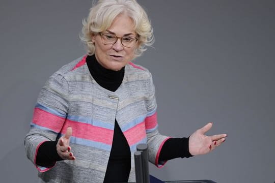 Christine Lambrecht fordert mehr Geld für die Bundeswehr.