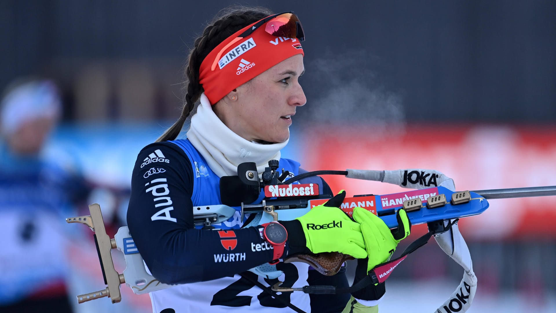 Denise Herrmann: Die deutsche Vorzeigebiathletin sicherte der DSV-Damenstaffel auf ihrer Heimstrecke in Ruhpolding noch Platz vier.