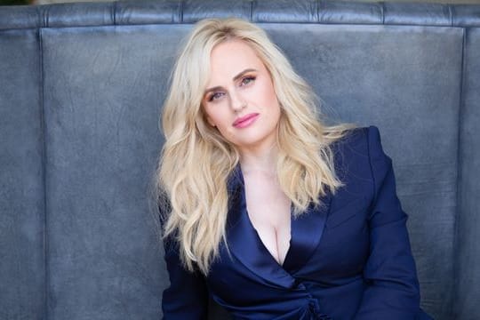 Die Schauspielerin Rebel Wilson wird die Bafta Awards moderieren.