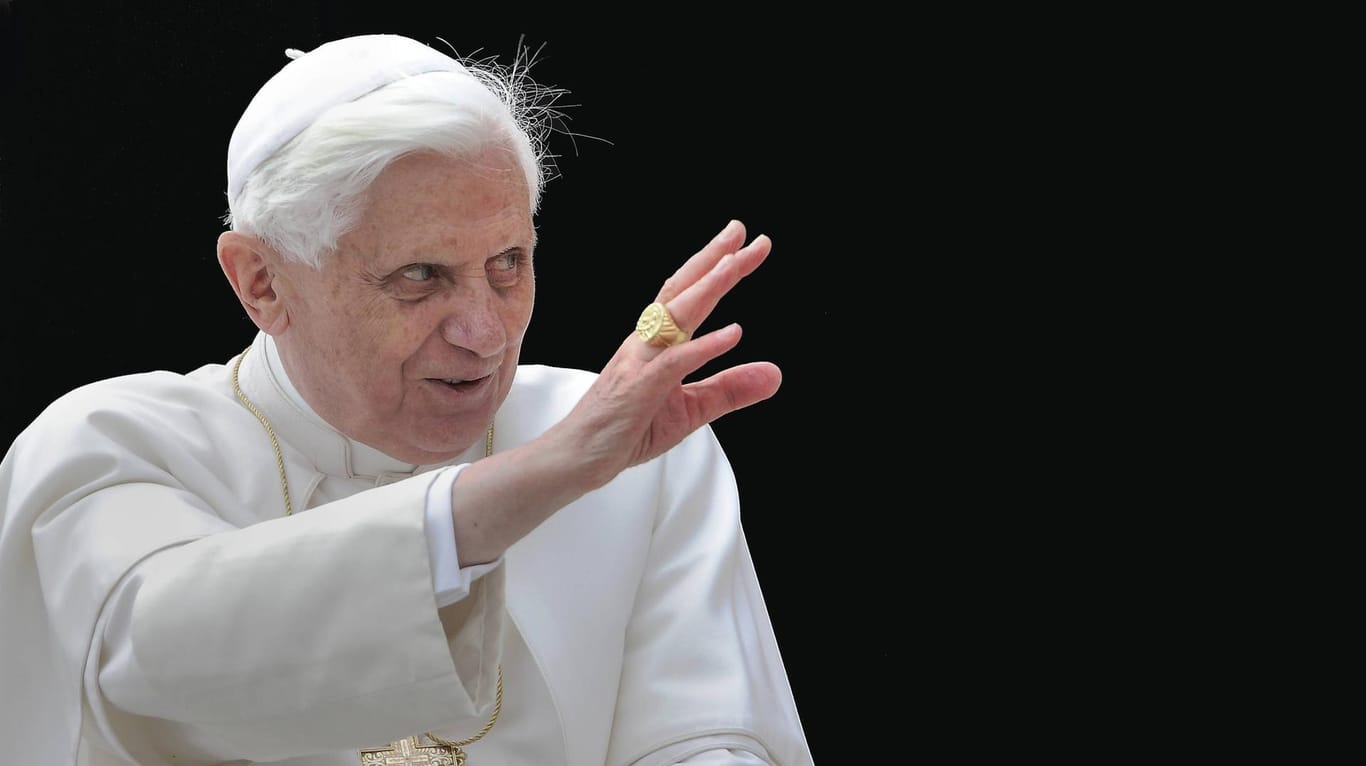 Ehemaliger Papst Benedikt XVI. (Archivbild): Seine Stellungnahme zu dem Missbrauchsskandal ist über 80 Seiten lang.