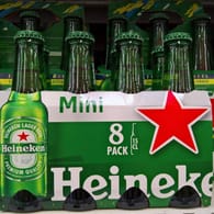Heineken-Bier (Symbolbild): Mitarbeiter der Brauerei fordern höhere Löhne.