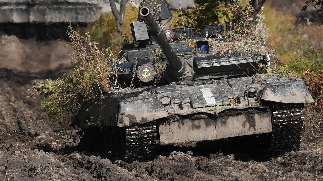 Russische Panzer bei einer Übung (Archivbild): Kommt es zu einer militärischen Eskalation zwischen der Nato und Russland?