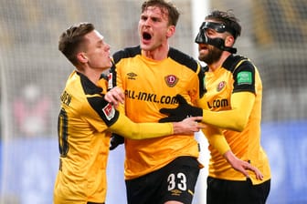 Dynamo um Torschütze Julius Kade (l.) konnte dem HSV Paroli bieten.