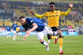 Hart umkämpftes Unentschieden: Dynamos Michael Akoto (r) gegen Hamburgs Moritz Heyer.