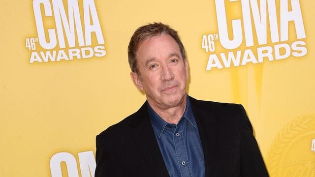 Bald mit Rauschebart und rotem Kostüm: Tim Allen steht wieder als Weihnachtsmann vor der Kamera.