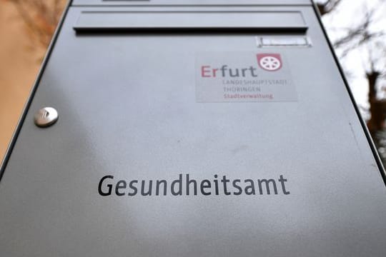 Die Länder haben mehr als 2000 neue Stellen bei den Gesundheitsdiensten geschaffen - vor allem bei den Gesundheitsämtern.