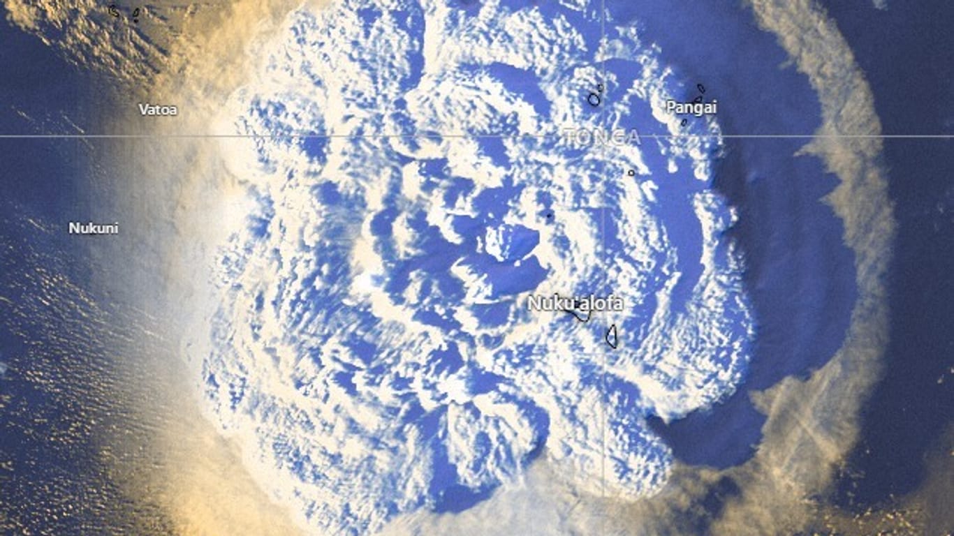 Eine Satellitenaufnahme des Vulkanausbruchs: In Tonga regnete es Asche.