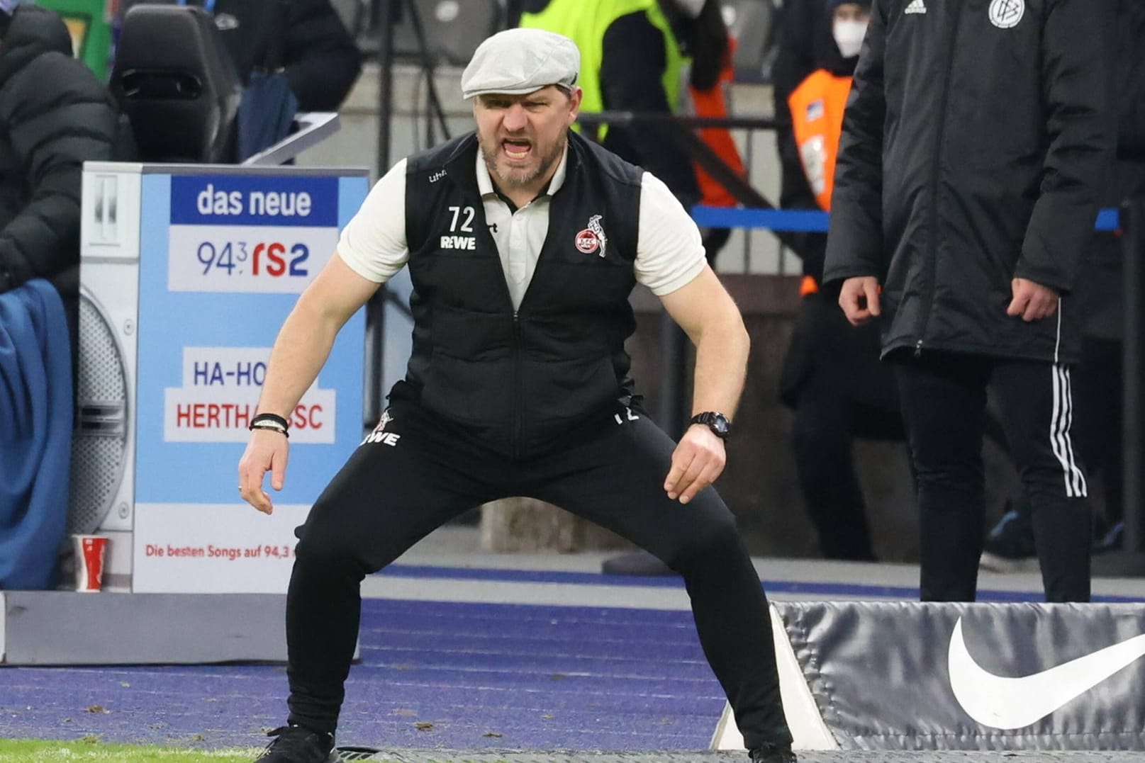 Steffen Baumgart in vollem Einsatz beim Spiel gegen Hertha BSC (Archivbild): Die Kölner gehen selbstbewusst ins Spitzenspiel gegen den FC Bayern München.