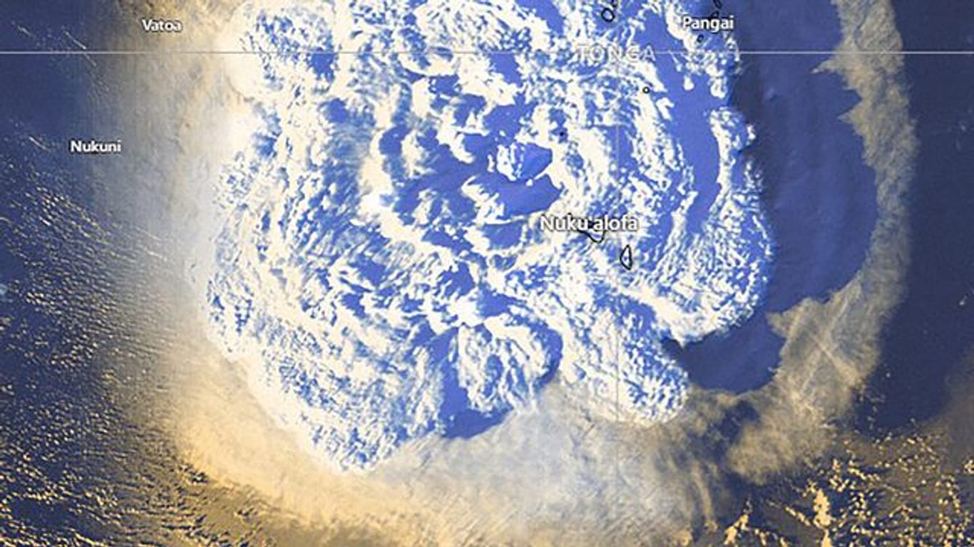 Dieses vom Tonga Meteorological Services veröffentlichte Satellitenbild zeigt den Ausbruch eines unterseeischen Vulkans in der Nähe des Inselreichs Tonga.