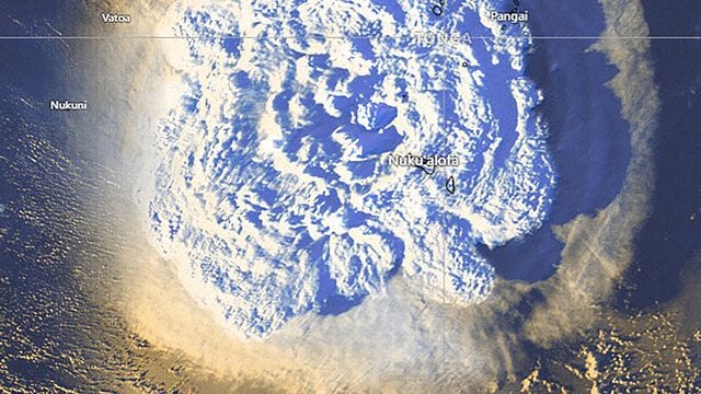 Dieses vom Tonga Meteorological Services veröffentlichte Satellitenbild zeigt den Ausbruch eines unterseeischen Vulkans in der Nähe des Inselreichs Tonga. Dieses vom Tonga Meteorological Services veröffentlichte Satellitenbild zeigt den Ausbruch eines unterseeischen Vulkans in der Nähe des Inselreichs Tonga.