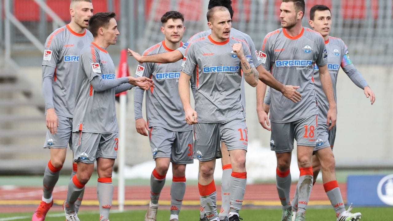 Der SC Paderborn startete mit einem Sieg in Nürnberg ins Pflichtspieljahr 2022.