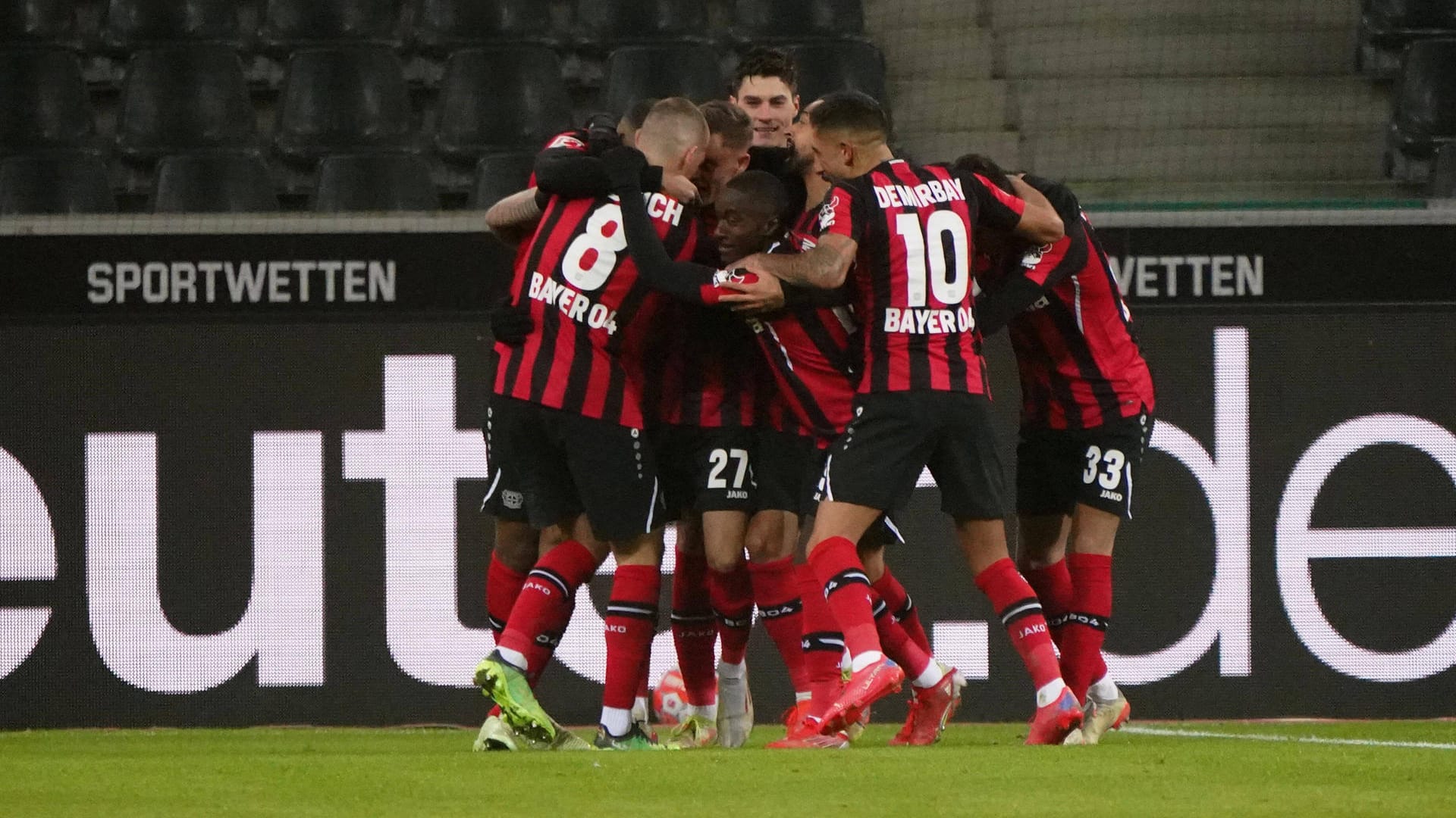 Bayer Leverkusen hatte allen Grund zum Jubeln am Samstagabend. Bayer Leverkusen hatte allen Grund zum Jubeln am Samstagabend.