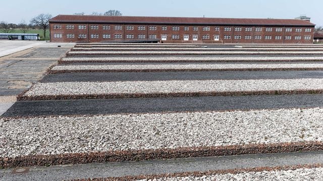 Blick auf den ehemaligen Häftlingsblock 1-4 im ehemaligen Konzentrationslager Neuengamme.