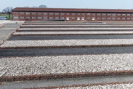 Blick auf den ehemaligen Häftlingsblock 1-4 im ehemaligen Konzentrationslager Neuengamme.