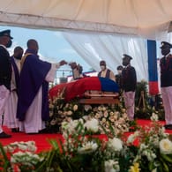 Die Beerdigung des ermordeten Präsidenten von Haiti, Jovenel Moise (Archivbild): Jetzt ist ein weiterer mutmaßlicher Täter festgenommen worden.