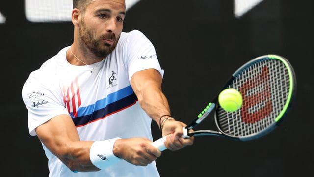 Der Italiener Salvatore Caruso ersetzt Novak Djokovic bei den Australian Open. Der Italiener Salvatore Caruso ersetzt Novak Djokovic bei den Australian Open.