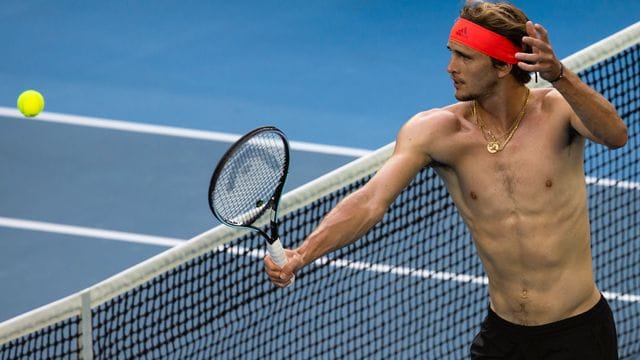 Hingucker: Alexander Zverev beim Training in Melbourne.