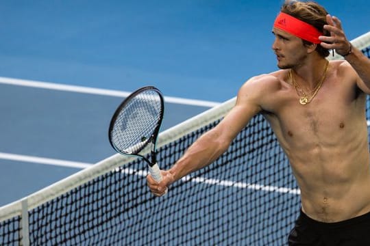 Hingucker: Alexander Zverev beim Training in Melbourne.