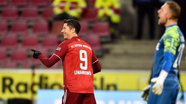 Eine Klasse für sich: Bayern-Stürmer Robert Lewandowski erzielte gegen den 1. Eine Klasse für sich: Bayern-Stürmer Robert Lewandowski erzielte gegen den 1.